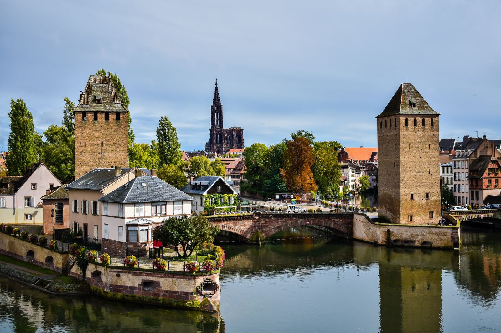 Strasbourg — cathédrale et Ponts Couverts, cadre des cours en présentiel